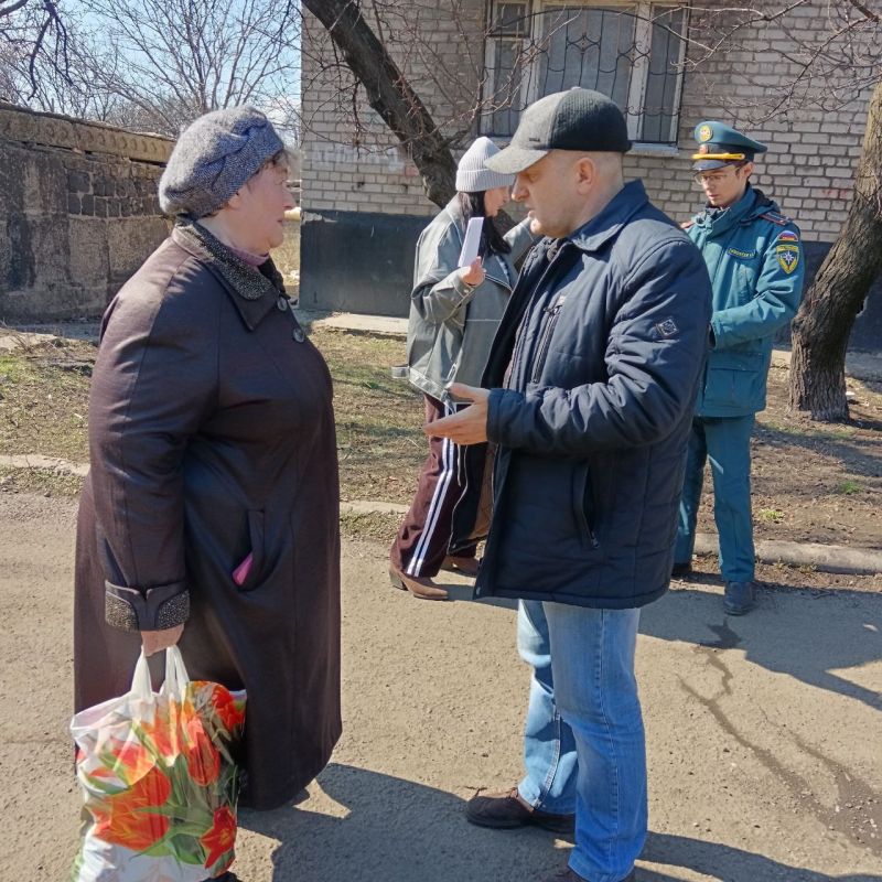 Сергей Желновач: Сегодня, заместитель главы администрации городского округа Дебальцево Виталий Тур провел встречу с населением в городе Дебальцево Сергей Желновач: Сегодня, заместитель главы администрации городского округа Дебальцево Виталий Тур провел встречу с населением в городе Дебальцево