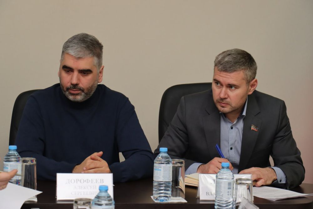 В Народном Совете прошла рабочая встреча с министром сельского хозяйства, пищевой и перерабатывающей промышленности ДНР В Народном Совете прошла рабочая встреча с министром сельского хозяйства, пищевой и перерабатывающей промышленности ДНР