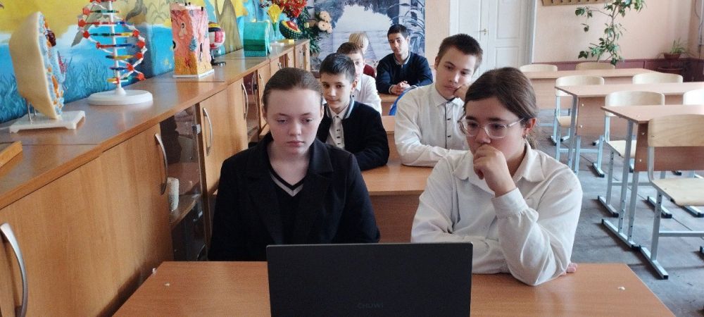 Для школьников Ждановки провели уроки «Опасные незнакомцы в Интернете» Для школьников Ждановки провели уроки «Опасные незнакомцы в Интернете»