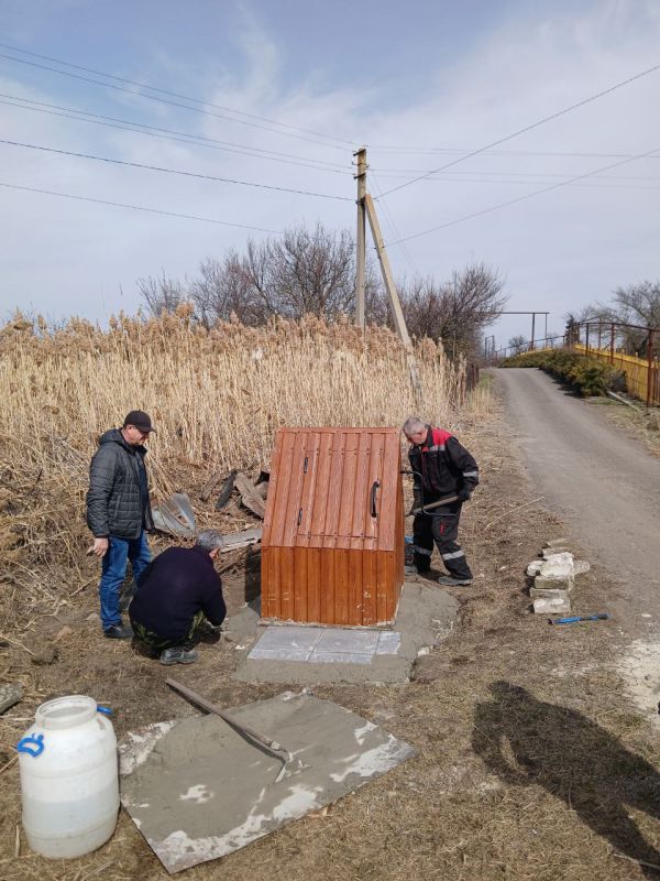 Коммунальные службы Володарского муниципального округа заменили сруб на общественном колодце в селе Ключевое Коммунальные службы Володарского муниципального округа заменили сруб на общественном колодце в селе Ключевое