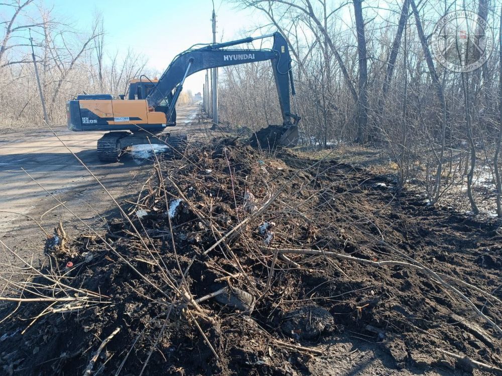 Под контролем ГКУ ДНР "Служба автомобильных дорог Донбасса" продолжаются мероприятия по весеннему содержанию сети автомобильных дорог общего пользования Под контролем ГКУ ДНР "Служба автомобильных дорог Донбасса" продолжаются мероприятия по весеннему содержанию сети автомобильных дорог общего пользования