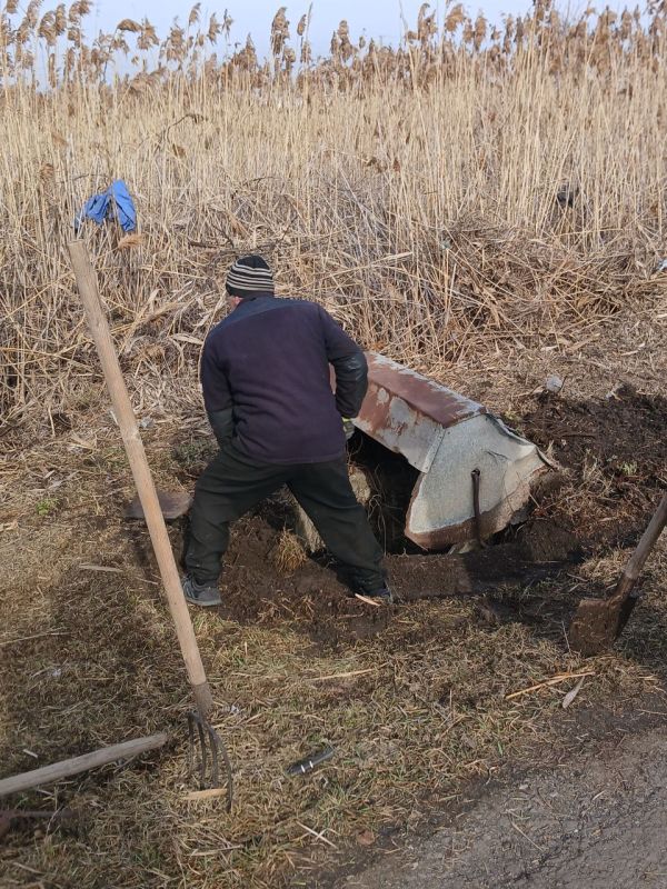 Коммунальные службы Володарского муниципального округа заменили сруб на общественном колодце в селе Ключевое Коммунальные службы Володарского муниципального округа заменили сруб на общественном колодце в селе Ключевое