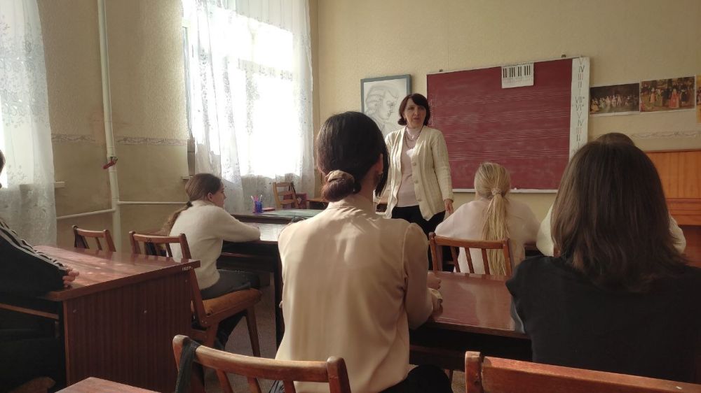17 марта преподаватель МБУ ДО "Харцызская детская школа искусств" Шевцова Виктория Владимировна" провела с учащимися классный час о толерантности и противодействию терроризму "Терроризм - зло против человека" 17 марта преподаватель МБУ ДО "Харцызская детская школа искусств" Шевцова Виктория Владимировна" провела с учащимися классный час о толерантности и противодействию терроризму "Терроризм - зло против человека"