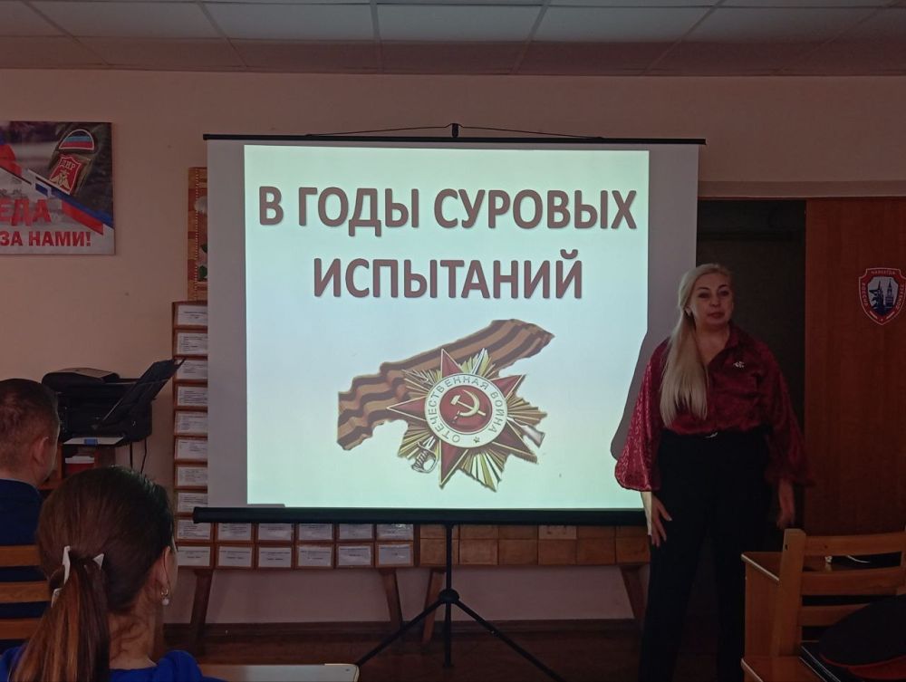 Урок мужества. В Центральной городской библиотеке имени А.И. Куприна состоялся урок мужества «В годы суровых испытаний», по инициативе городской прокуратуры и посвященный 80-летию Победы в Великой Отечественной войне Урок мужества. В Центральной городской библиотеке имени А.И. Куприна состоялся урок мужества «В годы суровых испытаний», по инициативе городской прокуратуры и посвященный 80-летию Победы в Великой Отечественной войне
