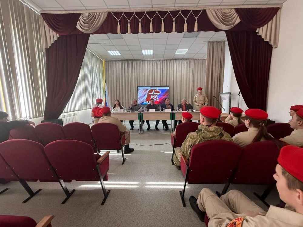 Состоялся слёт Мангушского местного отделения юнармии ДНР, на базе ГБОУ «Ялтинская школа № 2», на котором присутствовали начальник штаба Местного отделения Редченко Олег Алексеевич, заведующий сектором молодежной политики... Состоялся слёт Мангушского местного отделения юнармии ДНР, на базе ГБОУ «Ялтинская школа № 2», на котором присутствовали начальник штаба Местного отделения Редченко Олег Алексеевич, заведующий сектором молодежной политики...