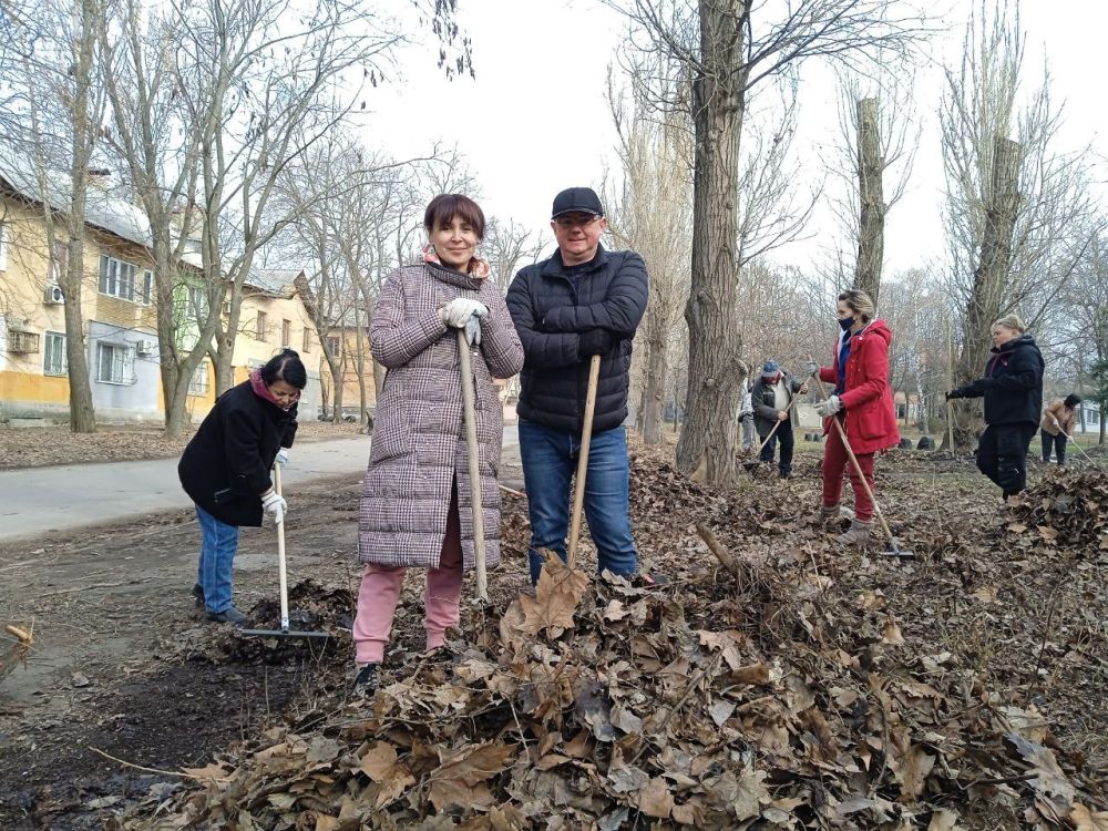Елена Синецкая: Сегодня, 22 марта, в рамках проведения общегородского субботника по благоустройству и наведению санитарного порядка, сотрудники Управы Калининского внутригородского района провели субботник в сквере возле... Елена Синецкая: Сегодня, 22 марта, в рамках проведения общегородского субботника по благоустройству и наведению санитарного порядка, сотрудники Управы Калининского внутригородского района провели субботник в сквере возле...