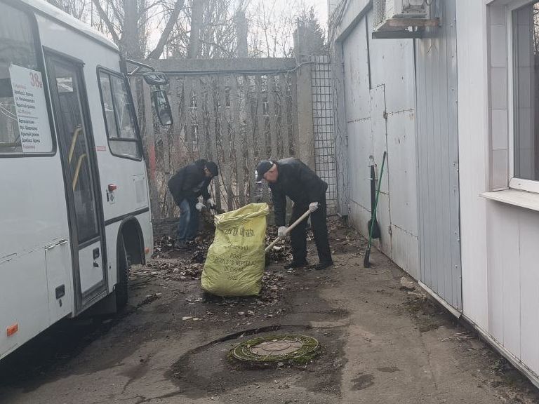 В рамках общереспубликанского месячника по благоустройству и озеленению, объявленного Главой ДНР Денисом Пушилиным, по поручению Министра транспорта ДНР Александра Бондаренко на работы по благоустройству территории автобазы... В рамках общереспубликанского месячника по благоустройству и озеленению, объявленного Главой ДНР Денисом Пушилиным, по поручению Министра транспорта ДНР Александра Бондаренко на работы по благоустройству территории автобазы...