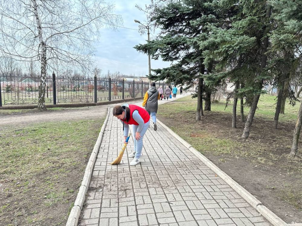 Ждановцы приняли участие в общегородском субботнике Ждановцы приняли участие в общегородском субботнике