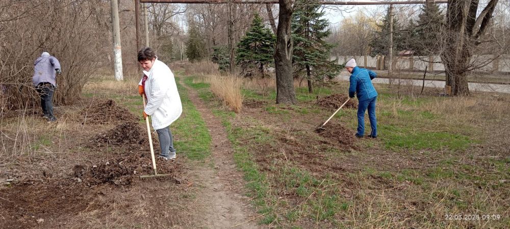 В Ленинском районе г. Донецка прошел очередной субботник, в котором приняли участие сотрудники Управы Ленинского внутригородского района Администрации городского округа Донецк и управляющий делами Администрации городского... В Ленинском районе г. Донецка прошел очередной субботник, в котором приняли участие сотрудники Управы Ленинского внутригородского района Администрации городского округа Донецк и управляющий делами Администрации городского...