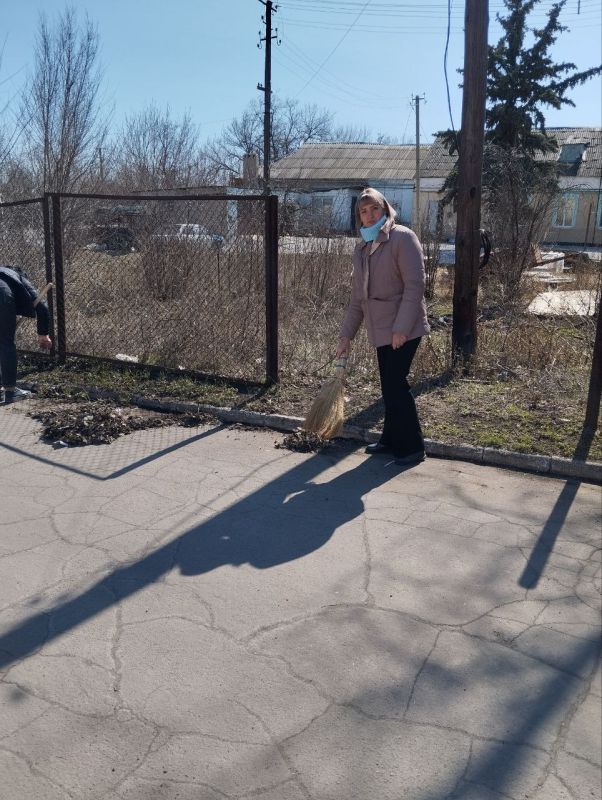 В соответствии с инициативой главы республики, Совет женщин Мангушского МО с энтузиазмом поддерживает программу субботников "Зелёный Донбасс", направленную на улучшение экологического состояния региона В соответствии с инициативой главы республики, Совет женщин Мангушского МО с энтузиазмом поддерживает программу субботников "Зелёный Донбасс", направленную на улучшение экологического состояния региона