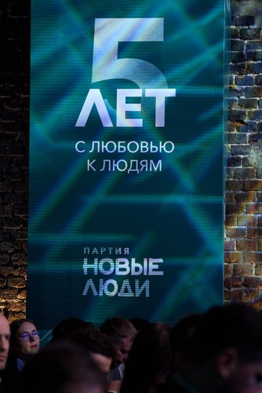 Алексей Дорофеев: 19 марта стал знаковым днем для партии «Новые люди» — юбилейный съезд действительно не оставил равнодушным никого! Представители всех регионов собрались в одном месте, чтобы обсудить важнейшие вопросы и... Алексей Дорофеев: 19 марта стал знаковым днем для партии «Новые люди» — юбилейный съезд действительно не оставил равнодушным никого! Представители всех регионов собрались в одном месте, чтобы обсудить важнейшие вопросы и...