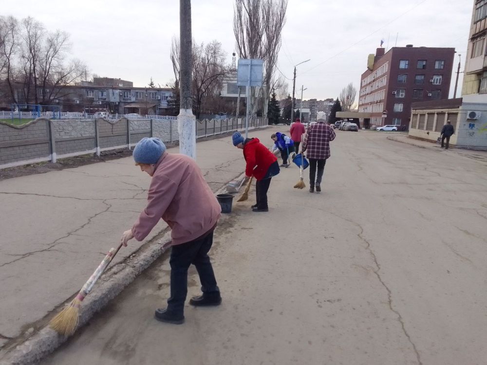 Общеобразовательные учреждения городского округа Енакиево приняли участие в субботнике Общеобразовательные учреждения городского округа Енакиево приняли участие в субботнике