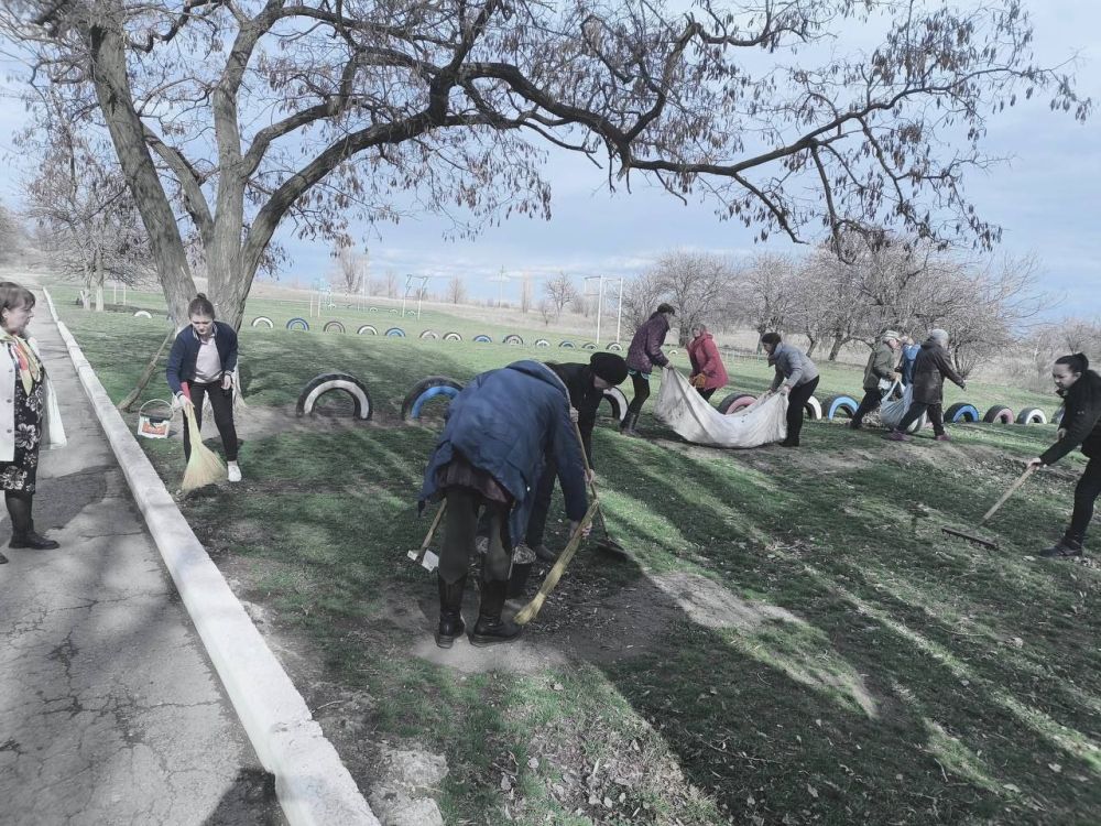 Общеобразовательные учреждения городского округа Енакиево приняли участие в субботнике Общеобразовательные учреждения городского округа Енакиево приняли участие в субботнике