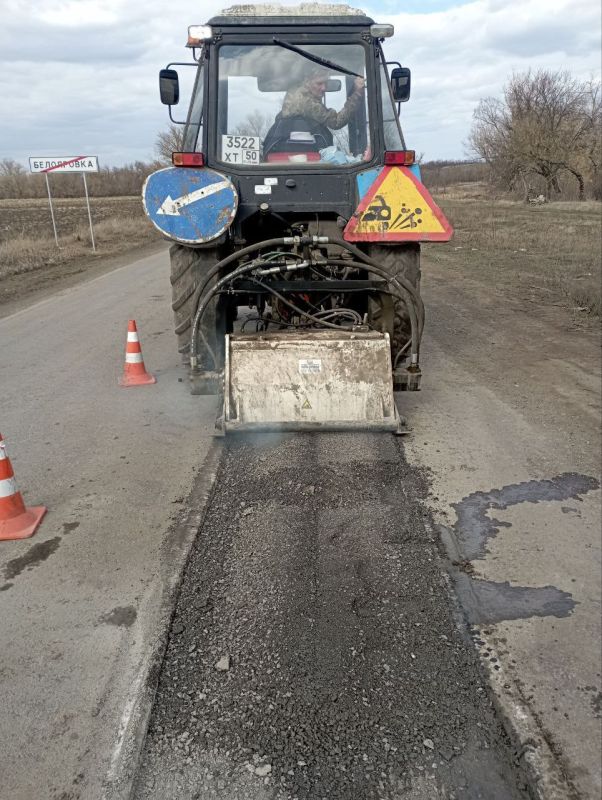 В выходные дни тоже продолжаем работать, чтобы скорее привести в порядок сеть дорог общего пользования В выходные дни тоже продолжаем работать, чтобы скорее привести в порядок сеть дорог общего пользования
