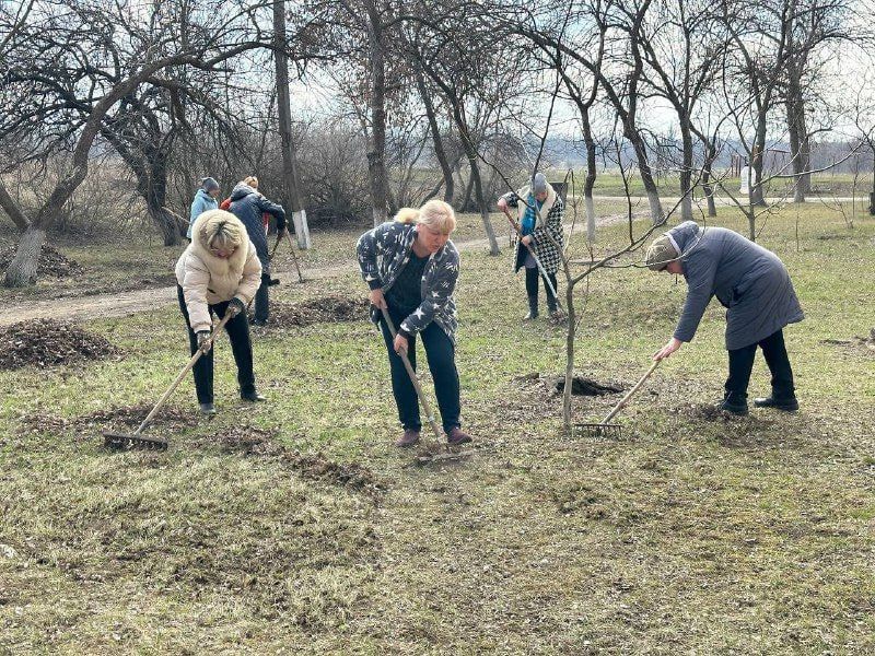 Общеобразовательные учреждения городского округа Енакиево приняли участие в субботнике Общеобразовательные учреждения городского округа Енакиево приняли участие в субботнике