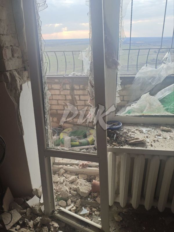 Иван Приходько: Последствия удара дроном украинских террористов по квартире одного из домов в жилом массиве «Строитель» (Никитовский район Горловки) Иван Приходько: Последствия удара дроном украинских террористов по квартире одного из домов в жилом массиве «Строитель» (Никитовский район Горловки)