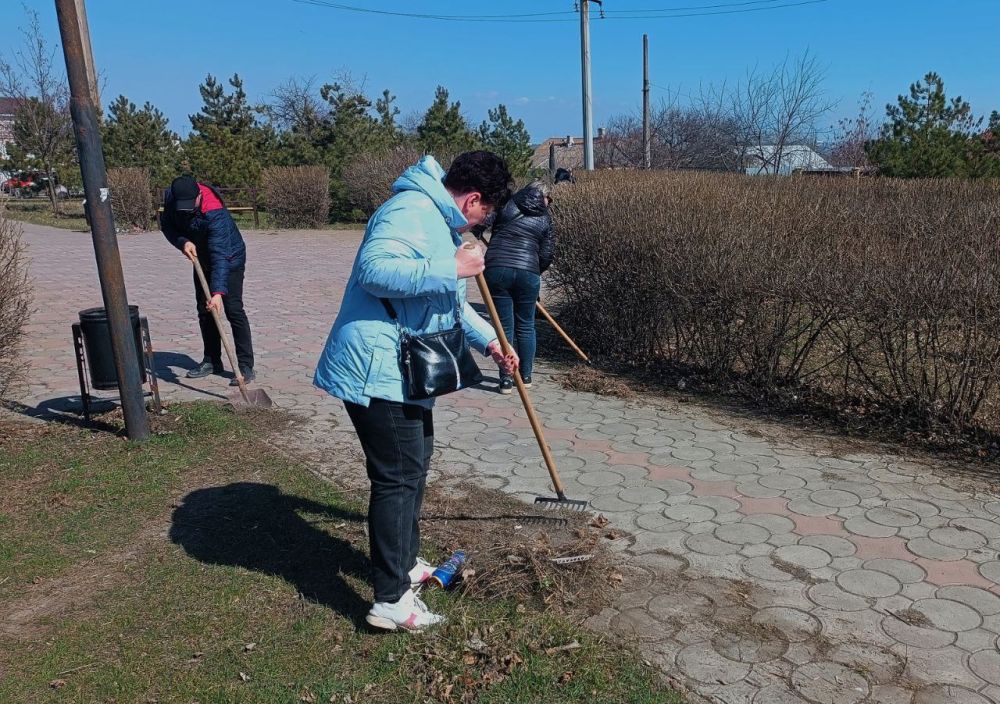 Управа Жовтневого внутригородского района продолжает активно участвовать во всереспубликанском субботнике Управа Жовтневого внутригородского района продолжает активно участвовать во всереспубликанском субботнике