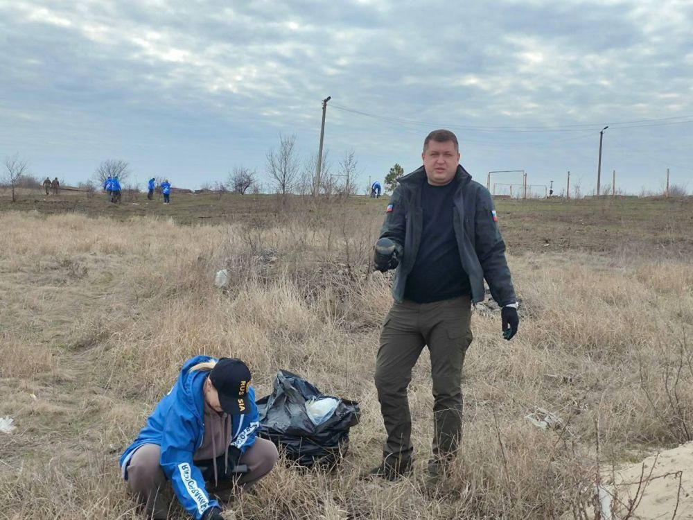 Депутаты Народного Совета ДНР, местных советов и представители молодежных организаций навели порядок на территории Донецкой Народной Республики Депутаты Народного Совета ДНР, местных советов и представители молодежных организаций навели порядок на территории Донецкой Народной Республики