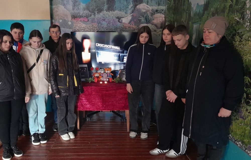 Ровно год назад мы стали свидетелями трагических событий, которые потрясли нашу страну Ровно год назад мы стали свидетелями трагических событий, которые потрясли нашу страну