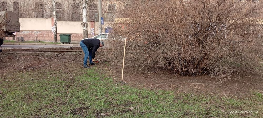 В Ленинском районе г. Донецка прошел очередной субботник, в котором приняли участие сотрудники Управы Ленинского внутригородского района Администрации городского округа Донецк и управляющий делами Администрации городского... В Ленинском районе г. Донецка прошел очередной субботник, в котором приняли участие сотрудники Управы Ленинского внутригородского района Администрации городского округа Донецк и управляющий делами Администрации городского...