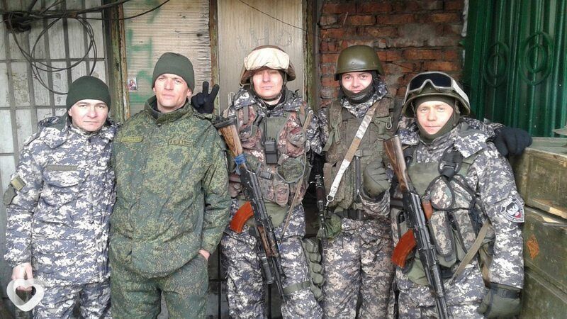 начало выше. – Я видел, как на глазах стареет мой сын, – говорит мне отец «Назара» Александр. – Он не сумел дойти до полного освобождения Мариуполя. Получил тяжелое ранение. Очень жестко выбило зубы. Я же видел, что и он, и... начало выше. – Я видел, как на глазах стареет мой сын, – говорит мне отец «Назара» Александр. – Он не сумел дойти до полного освобождения Мариуполя. Получил тяжелое ранение. Очень жестко выбило зубы. Я же видел, что и он, и...