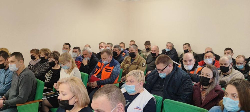 Сергей Скиданов: Сегодня провёл оперативное совещание с руководящим инженерно-техническим составом ДРСУ, на котором поставлены плановые задачи на предстоящий весенне-летний период Сергей Скиданов: Сегодня провёл оперативное совещание с руководящим инженерно-техническим составом ДРСУ, на котором поставлены плановые задачи на предстоящий весенне-летний период