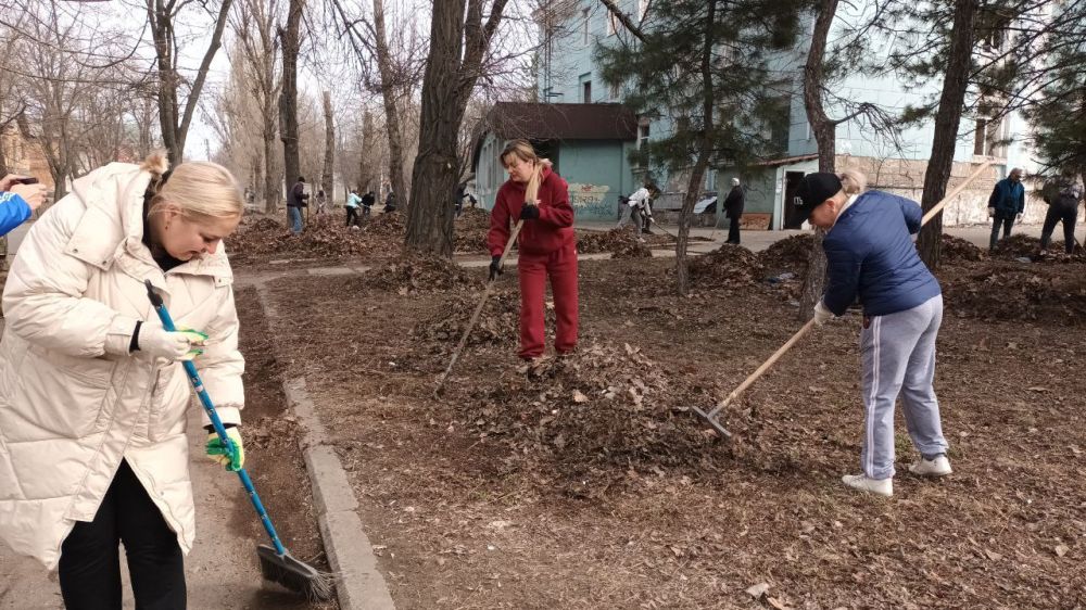 Елена Синецкая: Сегодня, 22 марта, в рамках проведения общегородского субботника по благоустройству и наведению санитарного порядка, сотрудники Управы Калининского внутригородского района провели субботник в сквере возле... Елена Синецкая: Сегодня, 22 марта, в рамках проведения общегородского субботника по благоустройству и наведению санитарного порядка, сотрудники Управы Калининского внутригородского района провели субботник в сквере возле...