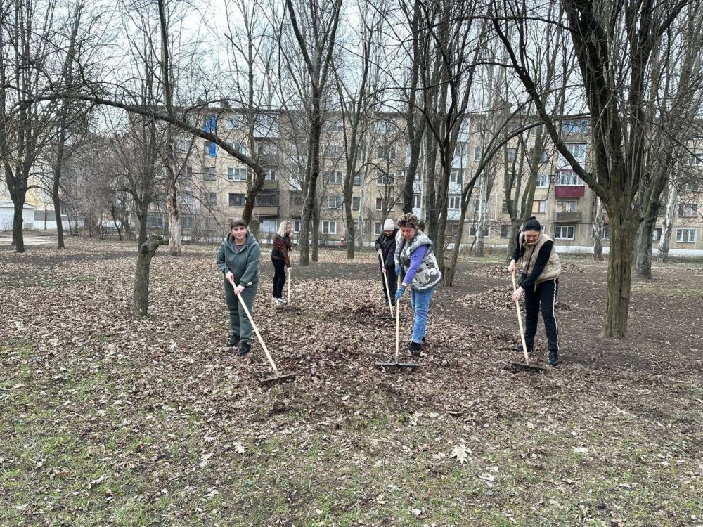 Наталья Бегуненко: В субботнике активное участие приняли коллективы управления труда и социальной защиты населения администрации Петровского района г. Донецка, клиентской службы (на правах отдела) в Петровском районе г.... Наталья Бегуненко: В субботнике активное участие приняли коллективы управления труда и социальной защиты населения администрации Петровского района г. Донецка, клиентской службы (на правах отдела) в Петровском районе г....
