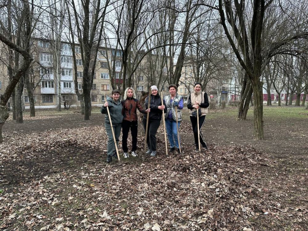Наталья Бегуненко: В субботнике активное участие приняли коллективы управления труда и социальной защиты населения администрации Петровского района г. Донецка, клиентской службы (на правах отдела) в Петровском районе г.... Наталья Бегуненко: В субботнике активное участие приняли коллективы управления труда и социальной защиты населения администрации Петровского района г. Донецка, клиентской службы (на правах отдела) в Петровском районе г....