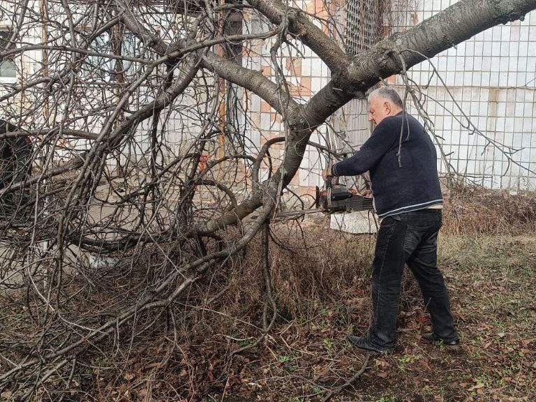 В рамках общереспубликанского месячника по благоустройству и озеленению, объявленного Главой ДНР Денисом Пушилиным, по поручению Министра транспорта ДНР Александра Бондаренко на работы по благоустройству территории автобазы... В рамках общереспубликанского месячника по благоустройству и озеленению, объявленного Главой ДНР Денисом Пушилиным, по поручению Министра транспорта ДНР Александра Бондаренко на работы по благоустройству территории автобазы...