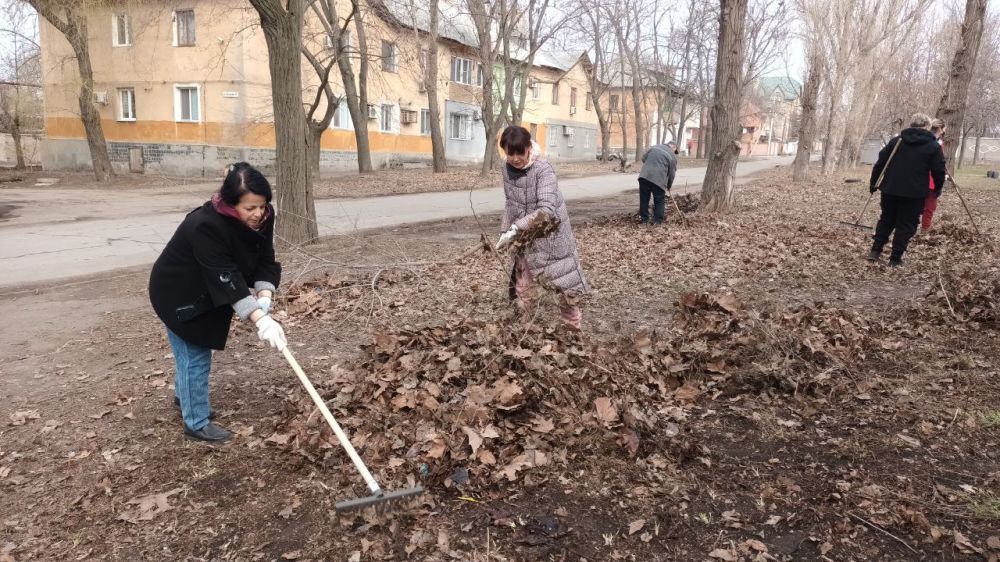 Елена Синецкая: Сегодня, 22 марта, в рамках проведения общегородского субботника по благоустройству и наведению санитарного порядка, сотрудники Управы Калининского внутригородского района провели субботник в сквере возле... Елена Синецкая: Сегодня, 22 марта, в рамках проведения общегородского субботника по благоустройству и наведению санитарного порядка, сотрудники Управы Калининского внутригородского района провели субботник в сквере возле...