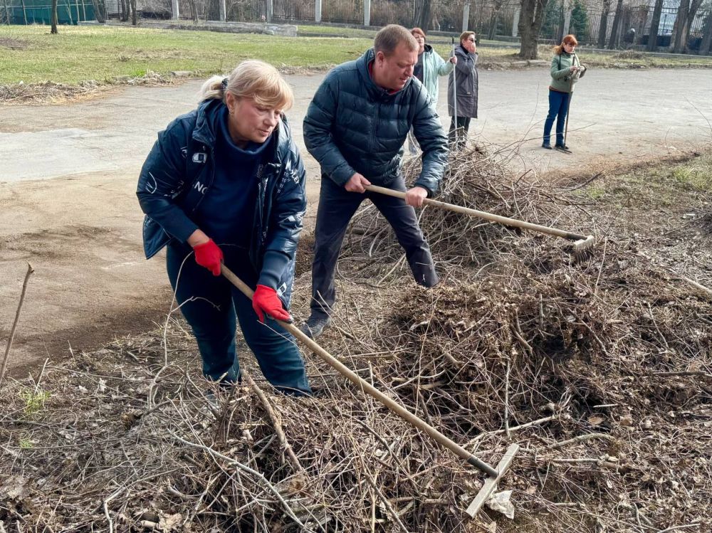 Весна — пора красоты, цветения и субботников! Весна — пора красоты, цветения и субботников!