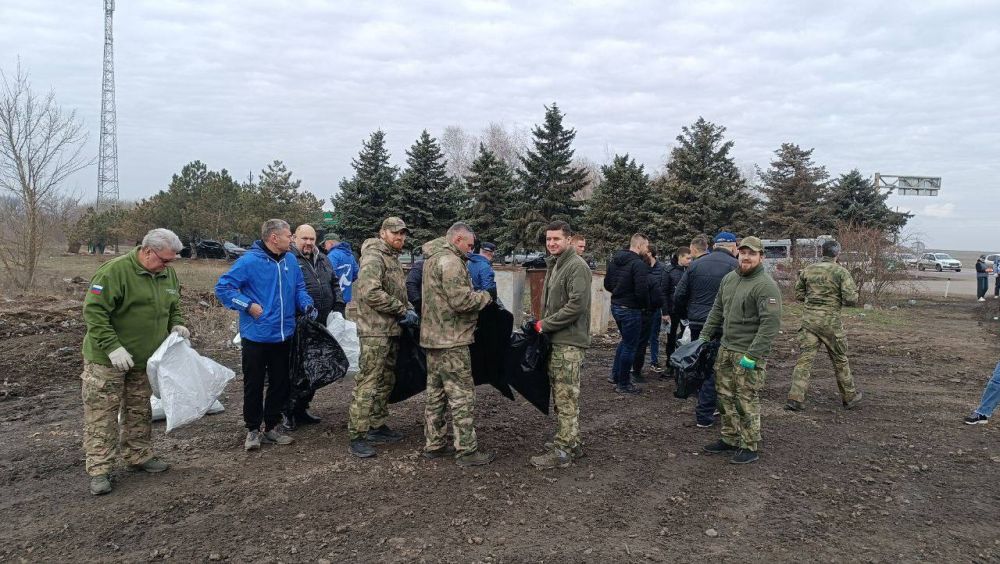 Депутаты Народного Совета ДНР, местных советов и представители молодежных организаций навели порядок на территории Донецкой Народной Республики Депутаты Народного Совета ДНР, местных советов и представители молодежных организаций навели порядок на территории Донецкой Народной Республики