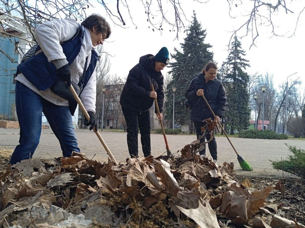 Елена Синецкая: Сегодня, 22 марта, в рамках проведения общегородского субботника по благоустройству и наведению санитарного порядка, сотрудники Управы Калининского внутригородского района провели субботник в сквере возле... Елена Синецкая: Сегодня, 22 марта, в рамках проведения общегородского субботника по благоустройству и наведению санитарного порядка, сотрудники Управы Калининского внутригородского района провели субботник в сквере возле...