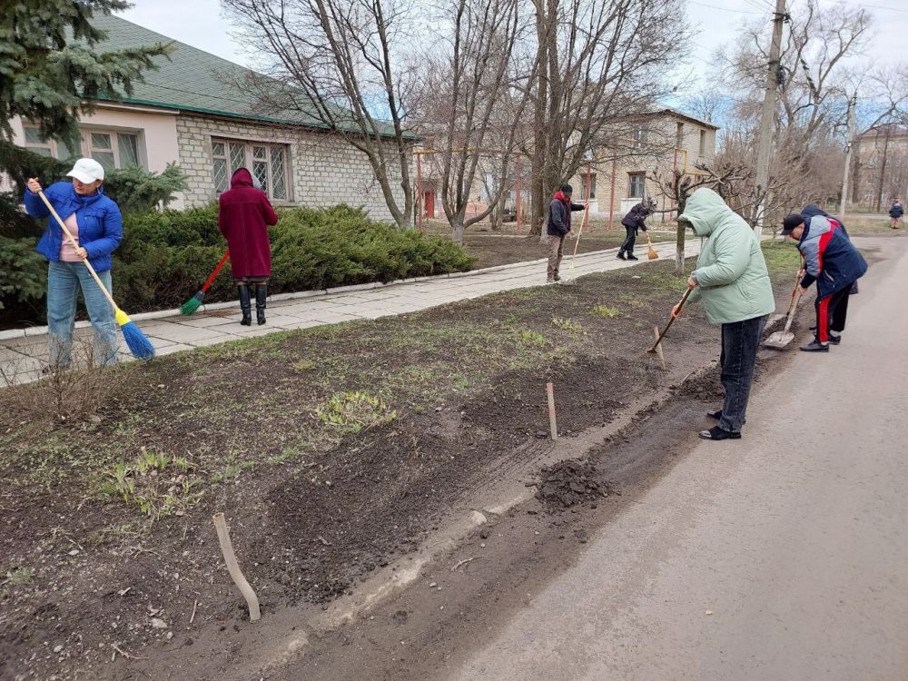Ждановцы приняли участие в общегородском субботнике Ждановцы приняли участие в общегородском субботнике