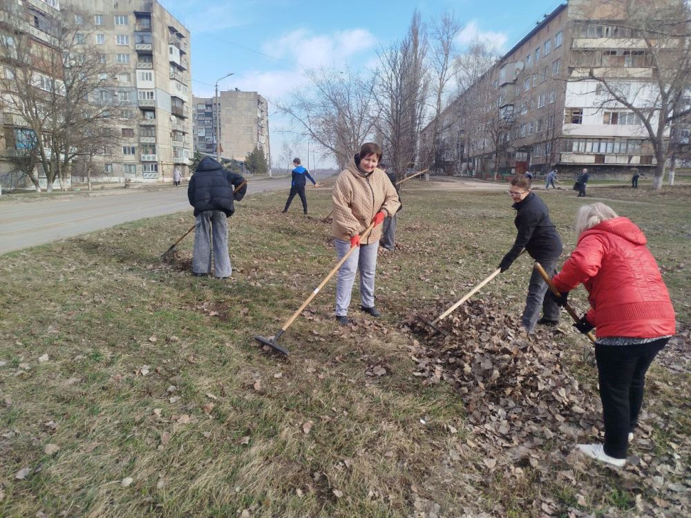 Общеобразовательные учреждения городского округа Енакиево приняли участие в субботнике Общеобразовательные учреждения городского округа Енакиево приняли участие в субботнике