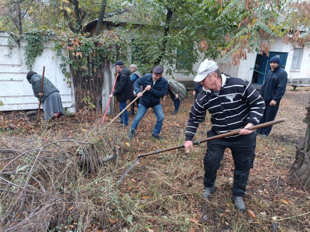 Наталья Бегуненко: В субботнике активное участие приняли коллективы управления труда и социальной защиты населения администрации Петровского района г. Донецка, клиентской службы (на правах отдела) в Петровском районе г.... Наталья Бегуненко: В субботнике активное участие приняли коллективы управления труда и социальной защиты населения администрации Петровского района г. Донецка, клиентской службы (на правах отдела) в Петровском районе г....