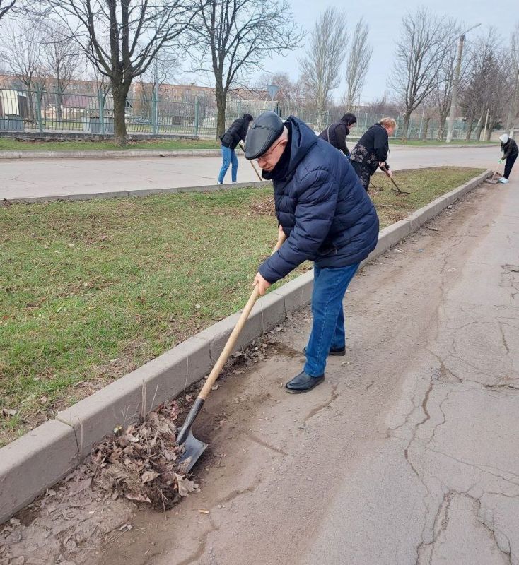 Наталья Бегуненко: Субботник Управы Петровского внутригородского района Администрации городского округа Донецк Наталья Бегуненко: Субботник Управы Петровского внутригородского района Администрации городского округа Донецк