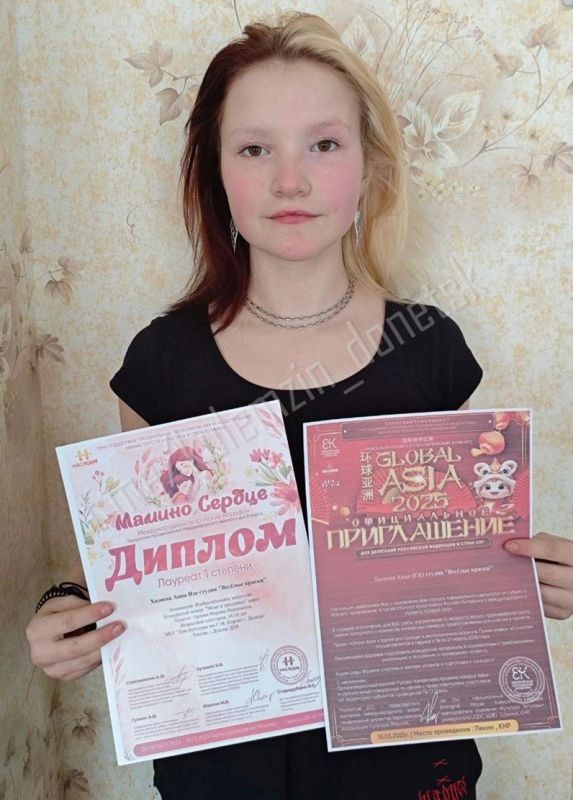 Участницы студии изобразительного искусства "Весёлые краски" Дома культуры имени С.М Участницы студии изобразительного искусства "Весёлые краски" Дома культуры имени С.М