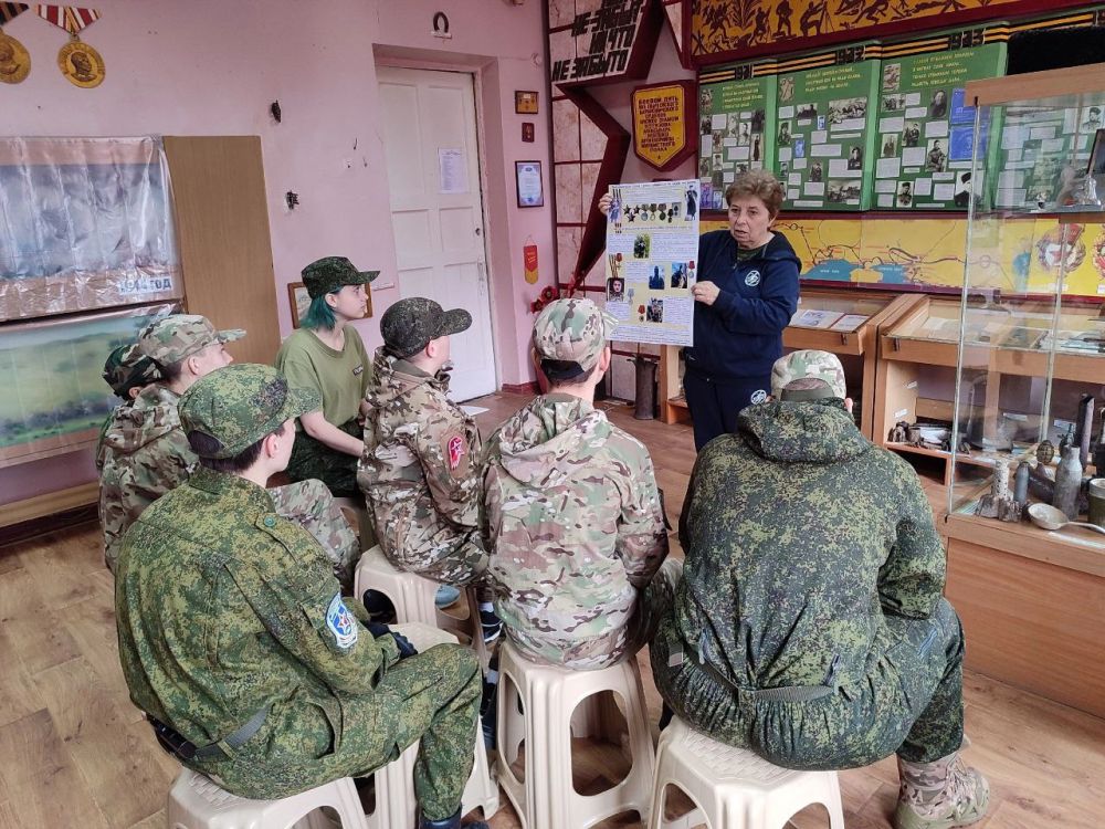 ZV Донбасс. Юнармейцы ВПСК «Легионеры» города Донецк 22 марта провели занятие: 1/ теория «Бессмертная слава героев множится в славе потомков» (рассказ о преемственности поколений - о Небабе Стахии ... ZV Донбасс. Юнармейцы ВПСК «Легионеры» города Донецк 22 марта провели занятие: 1/ теория «Бессмертная слава героев множится в славе потомков» (рассказ о преемственности поколений - о Небабе Стахии ...
