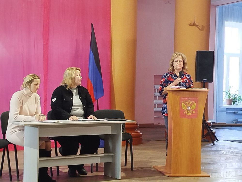 «ТЫ НЕ ОДНА». В пятницу, 21 марта 2025 года, в МБУ «Дворец культуры имени В. Маяковского г. о. Торез» прошел заключительный этап проекта «Ты не одна», который реализуют участницы «Союза женщин ДНР» и «Женского движения... «ТЫ НЕ ОДНА». В пятницу, 21 марта 2025 года, в МБУ «Дворец культуры имени В. Маяковского г. о. Торез» прошел заключительный этап проекта «Ты не одна», который реализуют участницы «Союза женщин ДНР» и «Женского движения...