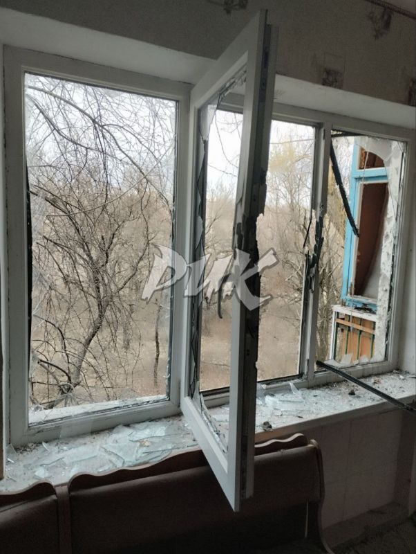 Иван Приходько: Последствия удара дроном украинских террористов по квартире одного из домов в посёлке Комарова (Никитовский район Горловки) Иван Приходько: Последствия удара дроном украинских террористов по квартире одного из домов в посёлке Комарова (Никитовский район Горловки)