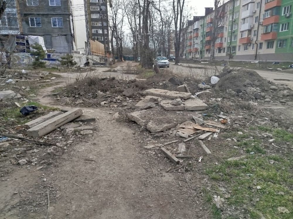 Аллею 221-й стрелковой дивизии попытались сделать снова пешеходной Аллею 221-й стрелковой дивизии попытались сделать снова пешеходной