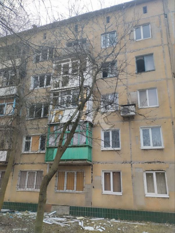 Иван Приходько: Последствия удара дроном украинских террористов по квартире одного из домов в посёлке Комарова (Никитовский район Горловки) Иван Приходько: Последствия удара дроном украинских террористов по квартире одного из домов в посёлке Комарова (Никитовский район Горловки)