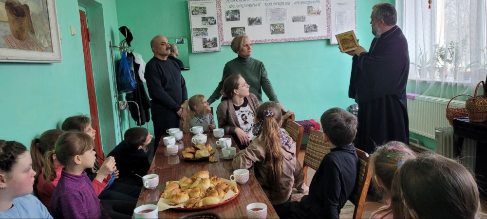 22 марта в МБУ "Златоустовский ЦНТ" прошла встреча с Настоятелем храма Иоанна Златоуста, Отцом Сергием 22 марта в МБУ "Златоустовский ЦНТ" прошла встреча с Настоятелем храма Иоанна Златоуста, Отцом Сергием