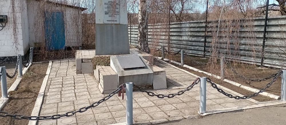 В Володарском муниципальном округе продолжаются работы по благоустройству мест, где установлены памятники Героям Великой Отечественной войны В Володарском муниципальном округе продолжаются работы по благоустройству мест, где установлены памятники Героям Великой Отечественной войны