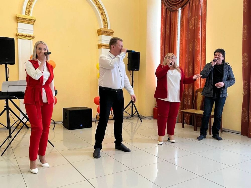 Сегодня, 24 марта Харцызский городской Дворец культуры распахнул свои двери для торжественного мероприятия «Имею честь тебе служить, Культура», посвященного Дню работников культуры Сегодня, 24 марта Харцызский городской Дворец культуры распахнул свои двери для торжественного мероприятия «Имею честь тебе служить, Культура», посвященного Дню работников культуры