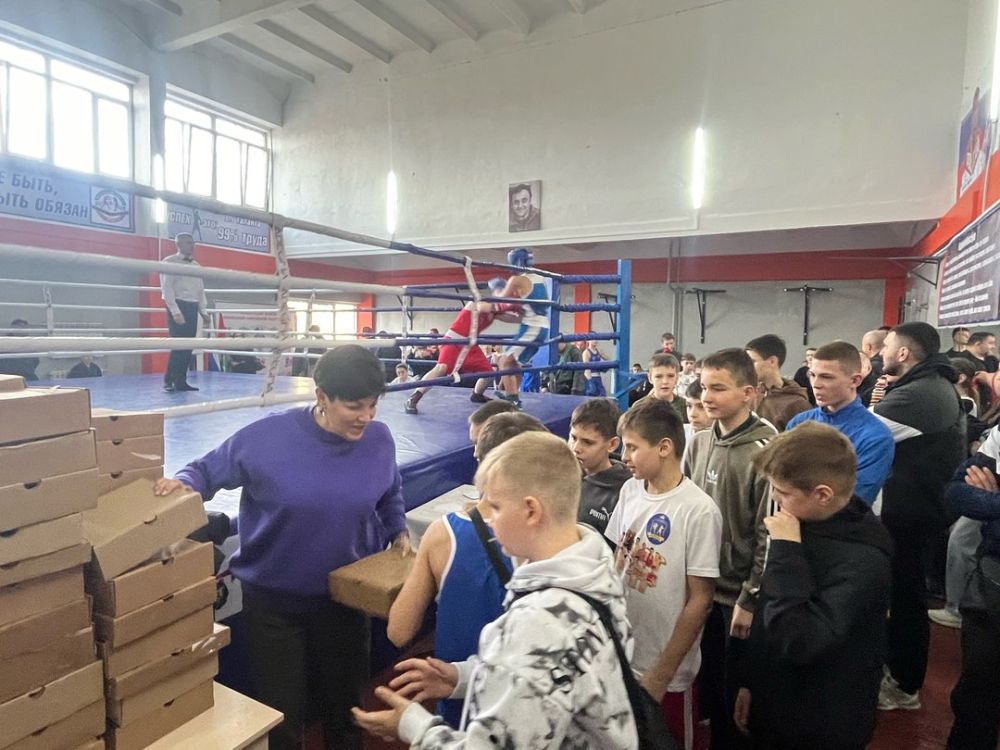 Председатель Совета женщин г. Дебальцево, депутат городского совета Наталья Сиренко приняла участие в Открытом муниципальном Первенстве по боксу в г.Дебальцево, посвящённом памяти Саркисяна Армена Нагапетовича Председатель Совета женщин г. Дебальцево, депутат городского совета Наталья Сиренко приняла участие в Открытом муниципальном Первенстве по боксу в г.Дебальцево, посвящённом памяти Саркисяна Армена Нагапетовича