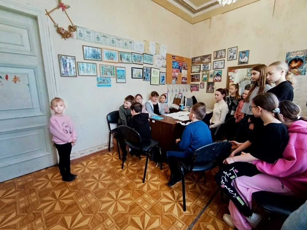 В Комсомольское прошла литературная гостиная «Души прекрасные порывы» В Комсомольское прошла литературная гостиная «Души прекрасные порывы»