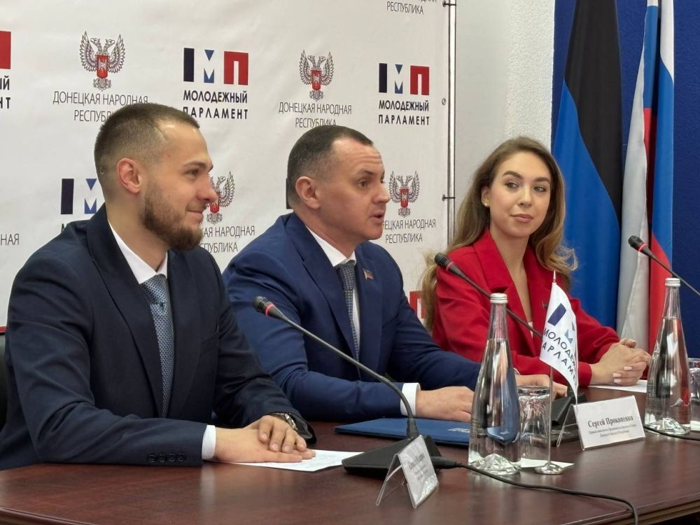 Сергей Прокопенко: Вместе с Министром Молодёжной Политики ДНР Кириллом Макаровым и Председателем Молодёжного Парламента ДНР Софией Мартинкевич обсудили планы работы грядущего четвёртого созыва Молодёжного Парламента нашей... Сергей Прокопенко: Вместе с Министром Молодёжной Политики ДНР Кириллом Макаровым и Председателем Молодёжного Парламента ДНР Софией Мартинкевич обсудили планы работы грядущего четвёртого созыва Молодёжного Парламента нашей...
